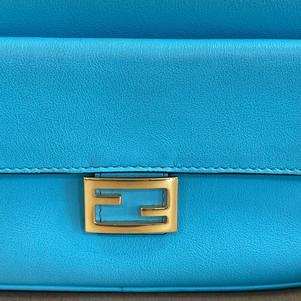 Fendi Baguette Camera Crossbody Bag in Turquoise Blue - Preowned - Picture 5 of 16